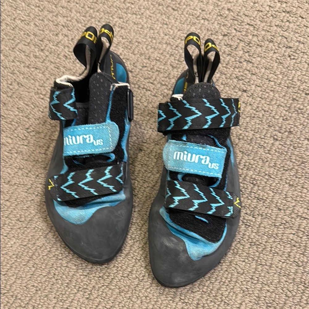 Miura VS Climbing Shoes - Blue and Black